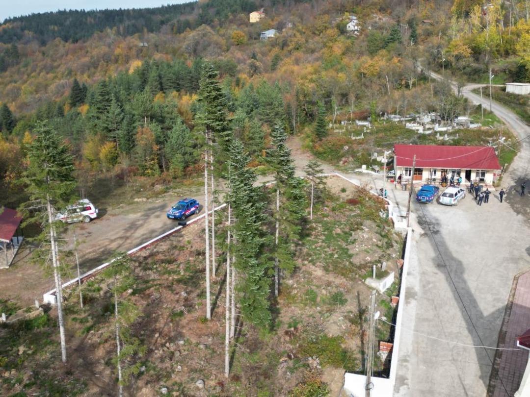 Oğluyla birlikte kaybolan kadının telefon sinyalinin geldiği bölgede arama çalışmaları sürüyor.