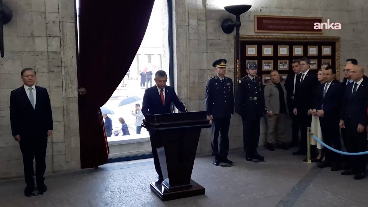 YENİ Parti Lideri Özgür Özel'den Anıtkabir'e Anlamlı Ziyaret