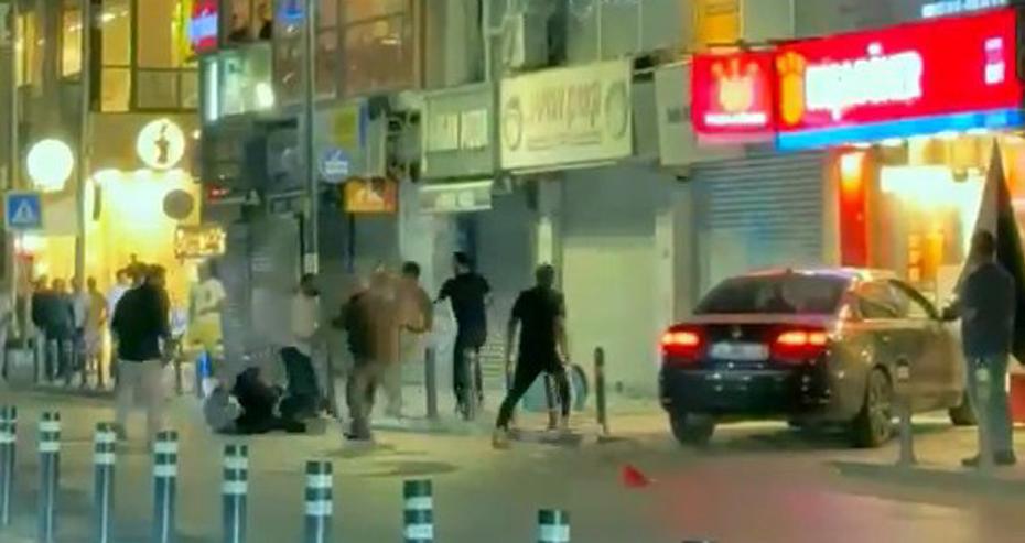 Avcılar’da Şiddetli Çıkan Kavgada Sandalyeler ve Tekmeler Havada Uçuştu