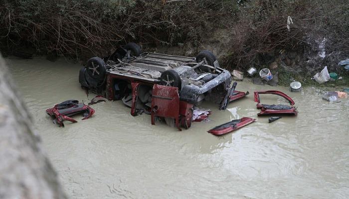 Manisa’da feci kaza! Nehre düşen araçtaki 3 kişi hayatını kaybetti