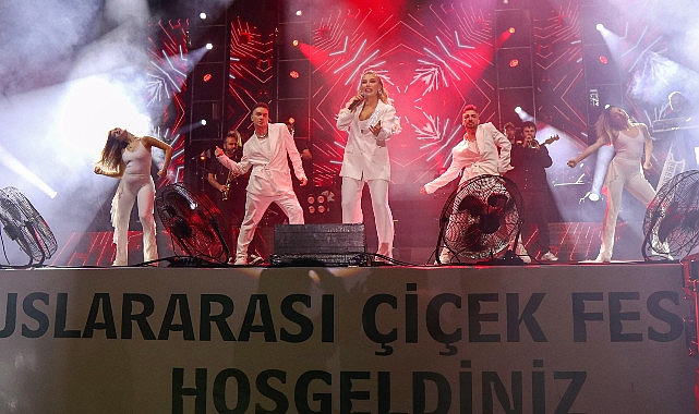 Bayındır’da İrem Derici Rüzgarı Esti – KÜLTÜR & SANAT