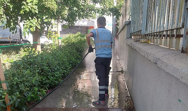 Karabağlar’da gece gündüz temizlik mesaisi – GÜNDEM