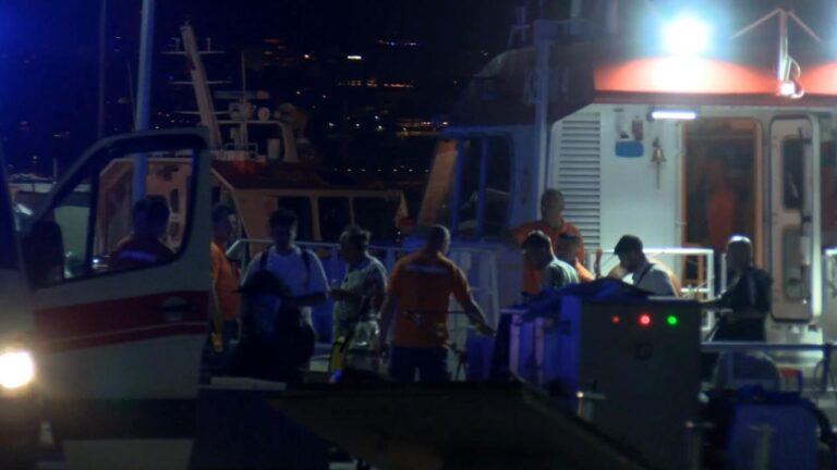 İstanbul- Kadıköy’de tekne mendireğe çarptı: 10 kişi kurtarıldı