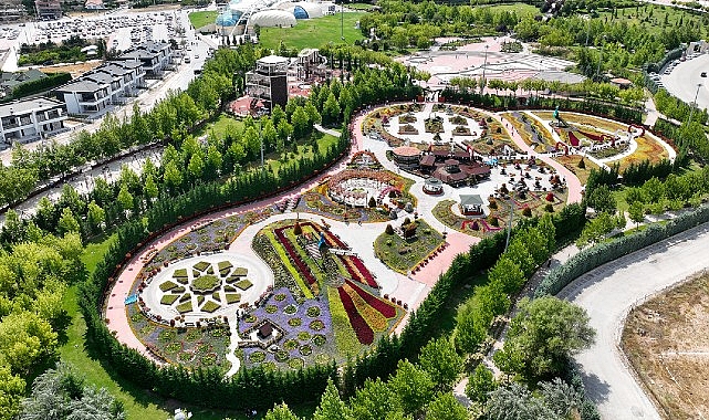 Selçuklu Çiçek Bahçesi 27 tür, 60 çeşitte 395 bin adet çiçekle ziyaretçilerini mest ediyor – GÜNDEM