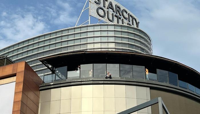 Bahçelievler'de AVM'de intihar girişimi! Takımların çalışmasıyla ikna olmuştu