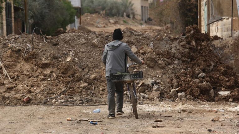 Cerrar, Para Belediye Başkanı: İsrail, mülteci kampının altyapısını tamamen yok etti