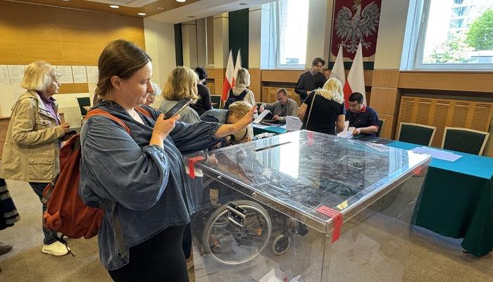 Polonya'da, cumhurbaşkanlığı seçimlerinin ikinci turu için oy başladı