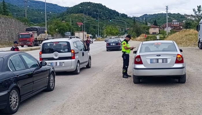 Düzce'deki 2 bin 44 araca 2 bin sürücüye ceza yargılamaları uygulandı