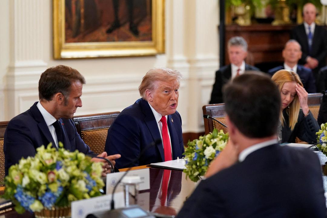 Dünya o anlardan bahsediyor! Bu sefer hareketleriyle gündemde: Trump önce güldü ve sonra ... 2