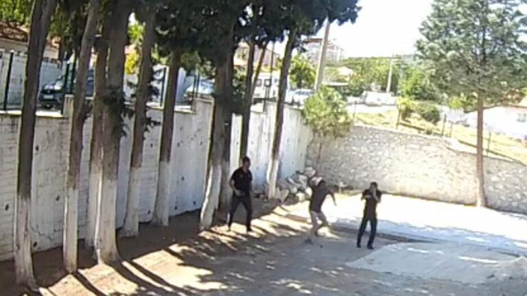 CHP Belediye Başkanı polis memurlarına saldırdı