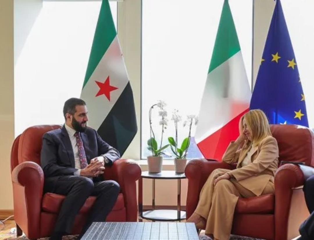 Dünyanın konuştuğu röportaj! Meloni'nin bakışları gündemdeydi