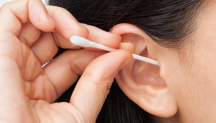 Kulağın pamuğu masum değildir: işitme kaybına neden olabilir! Kulak çubuklarını kullananlara dikkat edin!