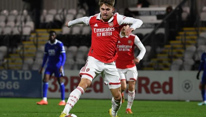 Futbol dünyası şok! Eski Arsenalli futbolcu oyun sırasında öldü