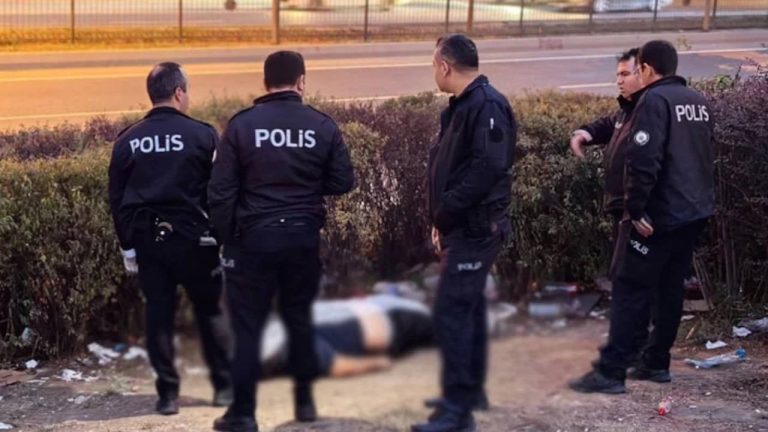 Bursa’da gizemli ölüm: Cesedi kavşakta bulundu – Son Dakika Türkiye Haberleri