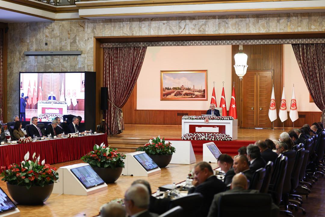 Son dakika | İmralı meselesi resmen çözüldü: Komisyon tarihi karar verdi, CHP basına kapalı toplantıyı terk etti! İşte İmralı'ya gidecek 8 isim