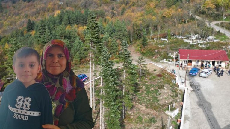 Oğluyla birlikte kaybolan kadının telefon sinyalinin geldiği bölgede arama çalışmaları sürüyor.