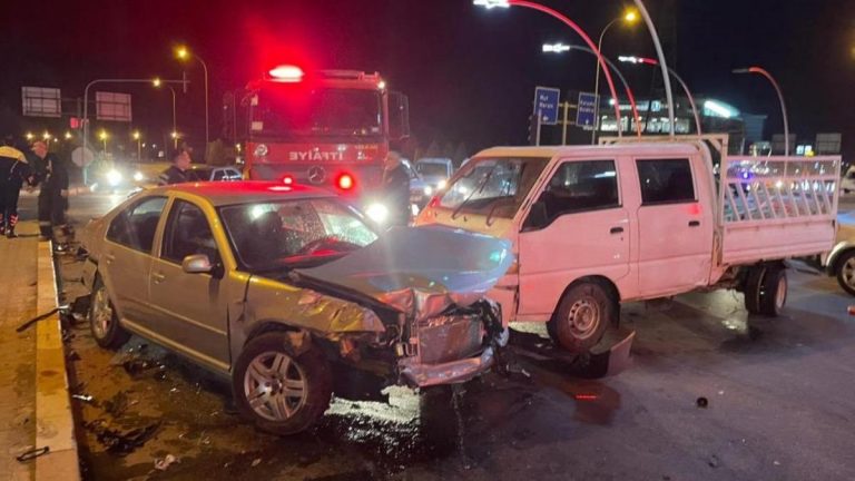 Karaman’da kavşakta 3 araç çarpıştı: 1 yaralı. Güncel haberler